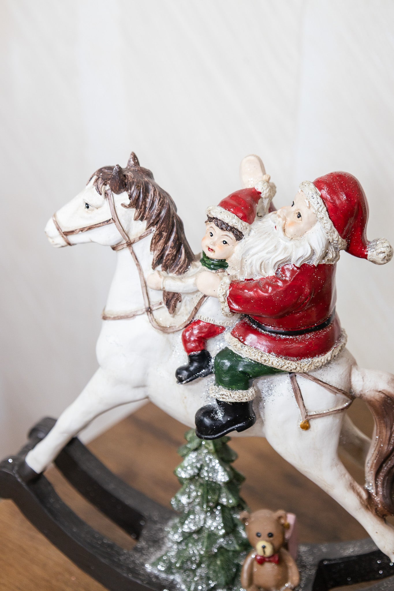 Caballo mecedor navideño
