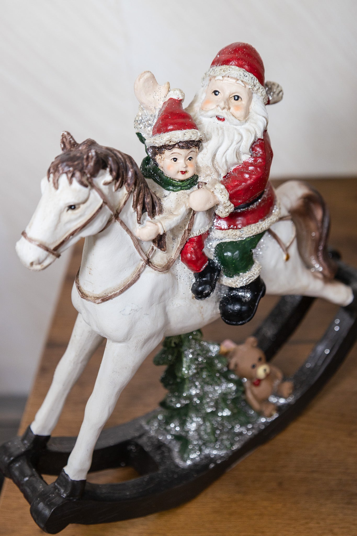 Caballo mecedor navideño