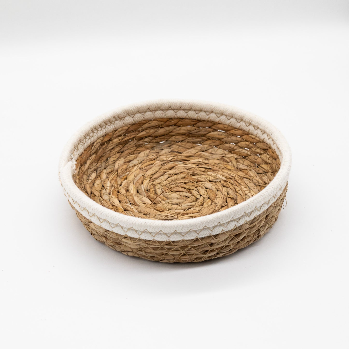 CESTA TEJIDA BLANCA CON BEIGE